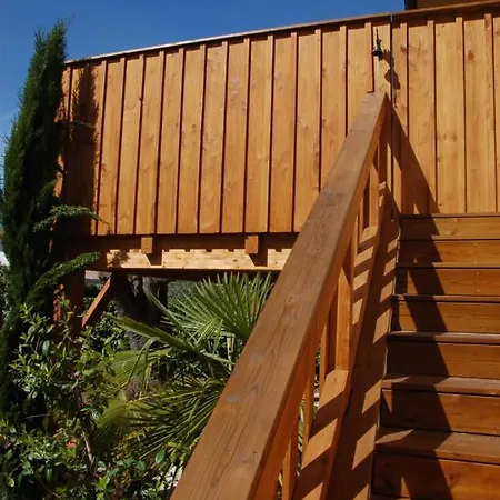 לינה וארוחת בוקר Chaleemar 3*