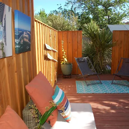 לינה וארוחת בוקר Chaleemar ברוז'