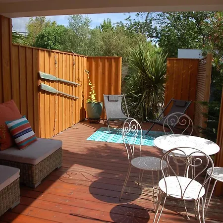 לינה וארוחת בוקר Chaleemar 3*