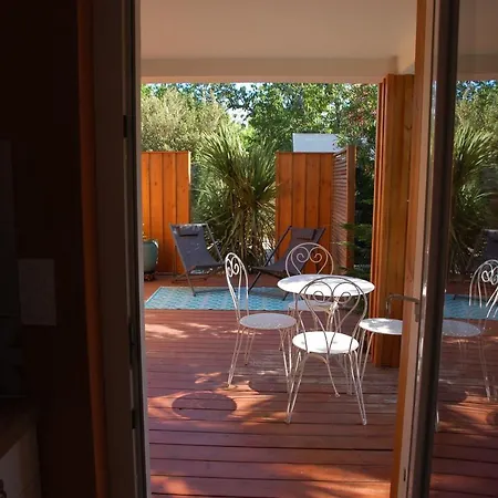 לינה וארוחת בוקר Chaleemar ברוז'