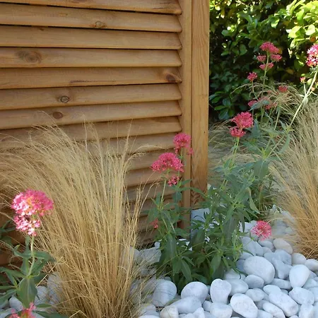 לינה וארוחת בוקר Chaleemar ברוז'