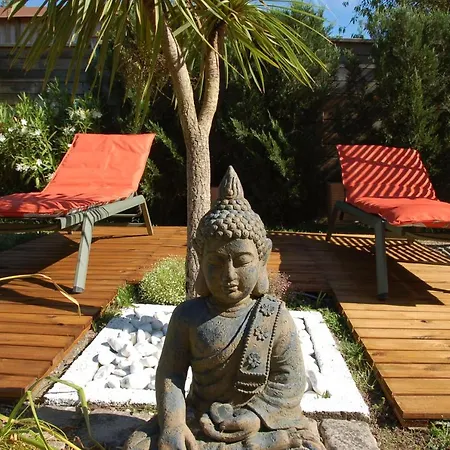 לינה וארוחת בוקר Chaleemar ברוז'