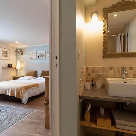 לינה וארוחת בוקר Chaleemar 3*