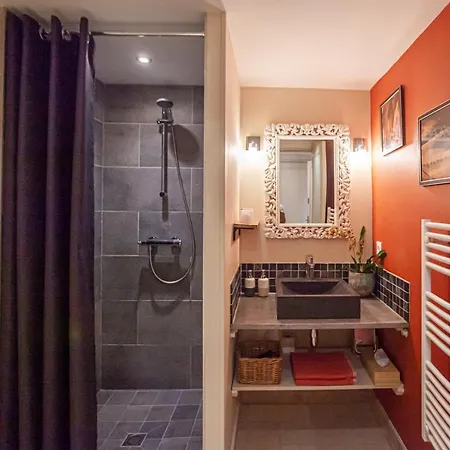 לינה וארוחת בוקר Chaleemar ברוז'