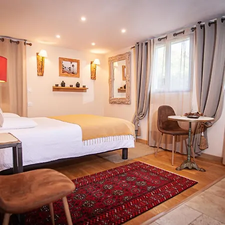 לינה וארוחת בוקר Chaleemar