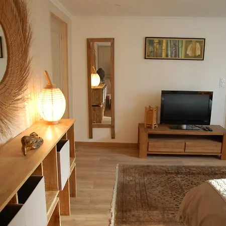 לינה וארוחת בוקר Chaleemar ברוז'